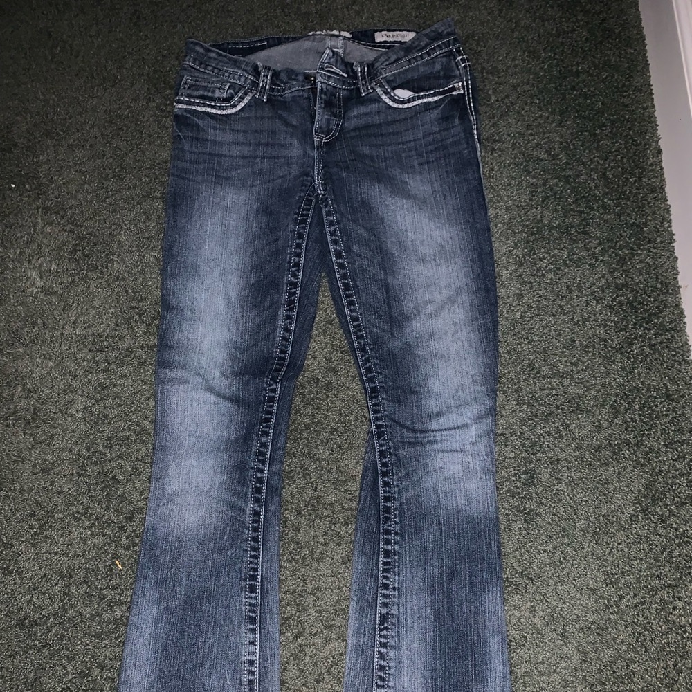 Buckle Day Trip Jeans bootcut. 28L